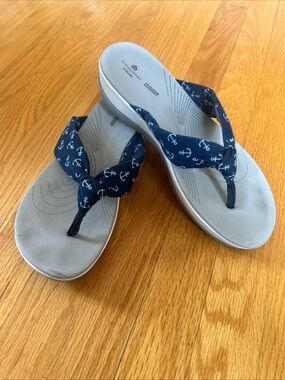 Clarks Cloud Steppers Navy Anchor Print Twist-Style Sandals